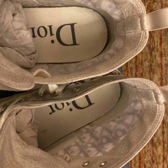 Used AUTHENTIC B23 Dior Hightop sneaker comes with dust bag and box💙 - Picture 3 of 3